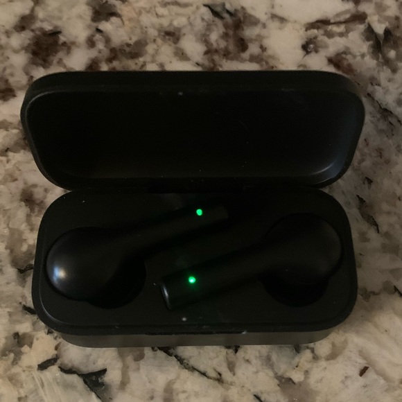 Black Wireless Earbuds w/ Charging USB - Picture 3 of 9